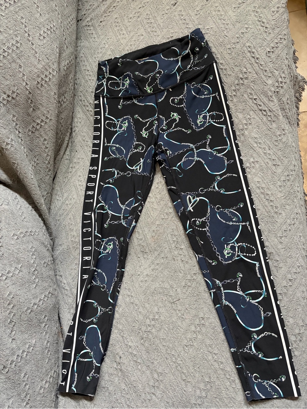 Victoria's Secret Black Leggings with Teal & Blue Chain Print.size : Sp